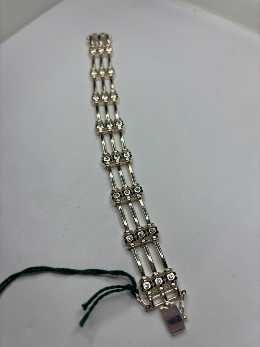 NWOT- 7” Silvertone bracelet ..hallmark- “Best” VTG